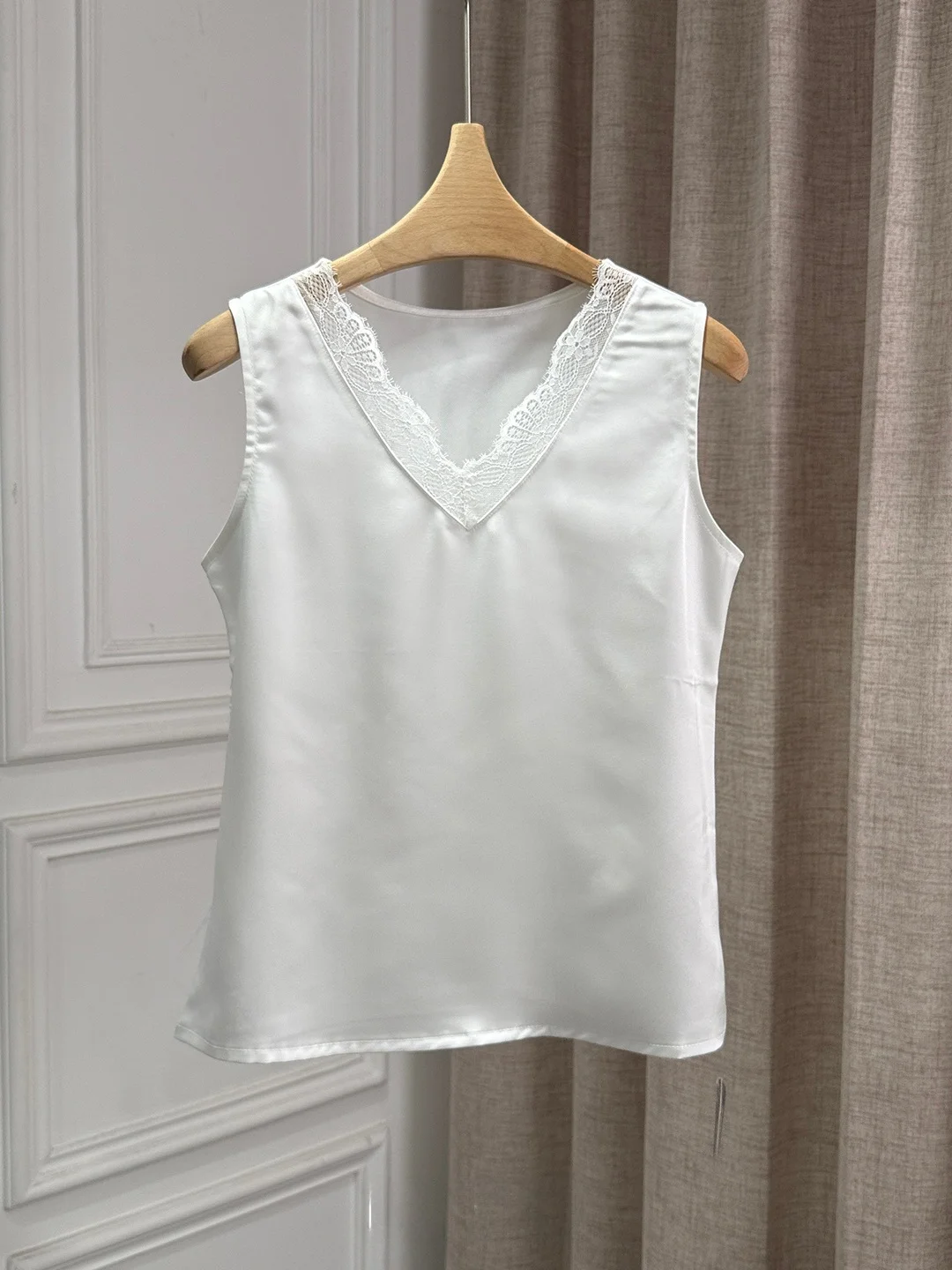 

Milan Small Town Net Eye V-neck Lace Backless Vest Satin Acetate Backlighting Pure Color Street Style Women's Summer Outerwear