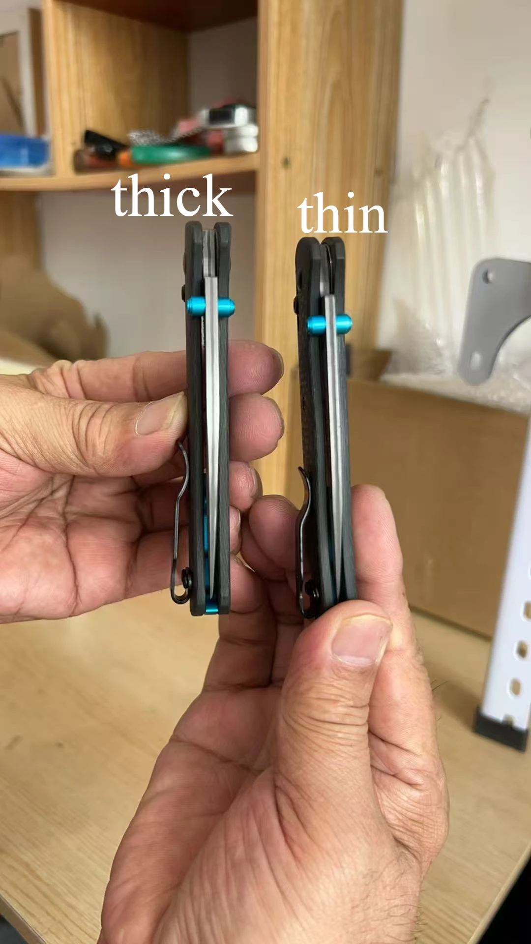 

Carbon Fiber 535 Folding Knife Included Difference Comparison Photo Real Damascus Steel 13K Outdoor Camping Folding Knife