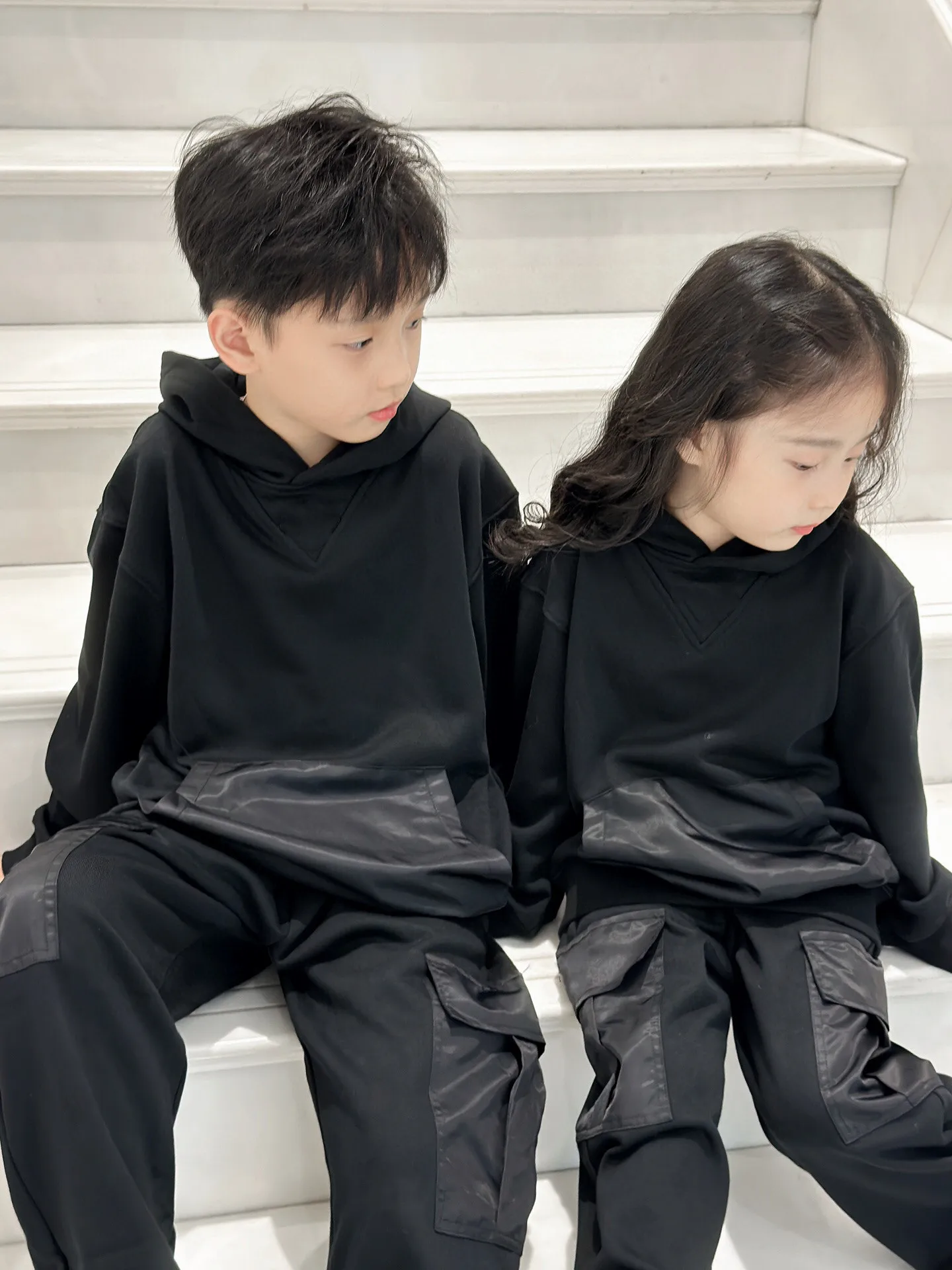 2024 Autumn Fashion Boys and Girls Set Black Hooded Hooded Hooded Hoodie+Sports Pants Two Piece Set 4 6 8 10 12 Years Old