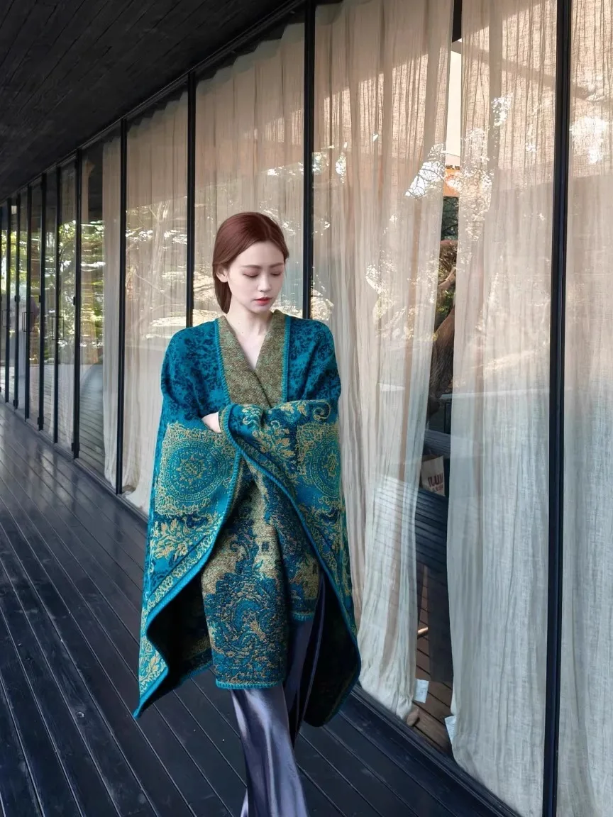Elegant Blue Peacock Shawl Women's Outerwear Fashionable Travel Photography Ethnic Style Soft Polyester Multifunctional Scarf