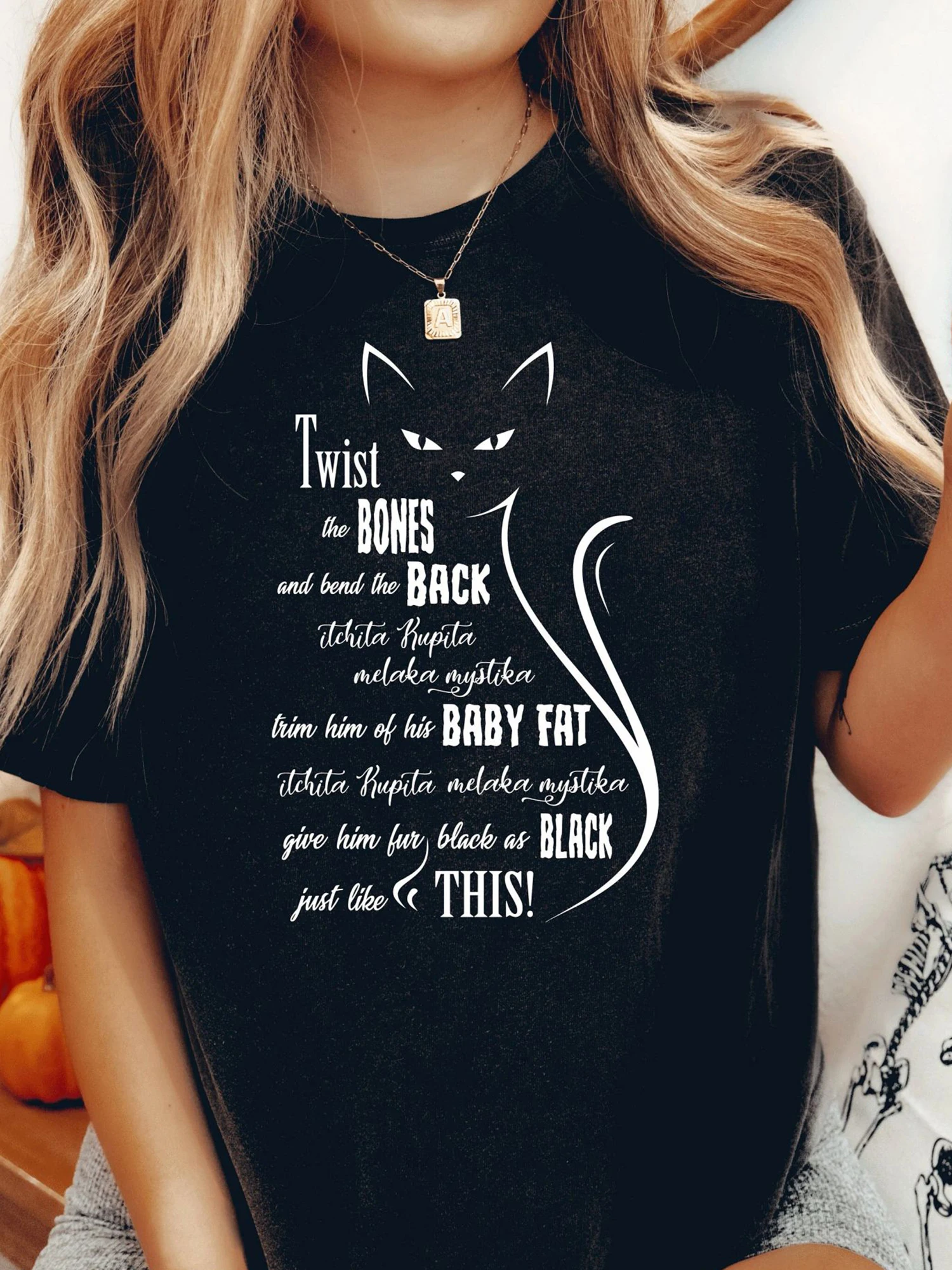 

Disney Hocus Pocus Thackery Binx Short sleeved Women's Gothic T-shirt - Halloween