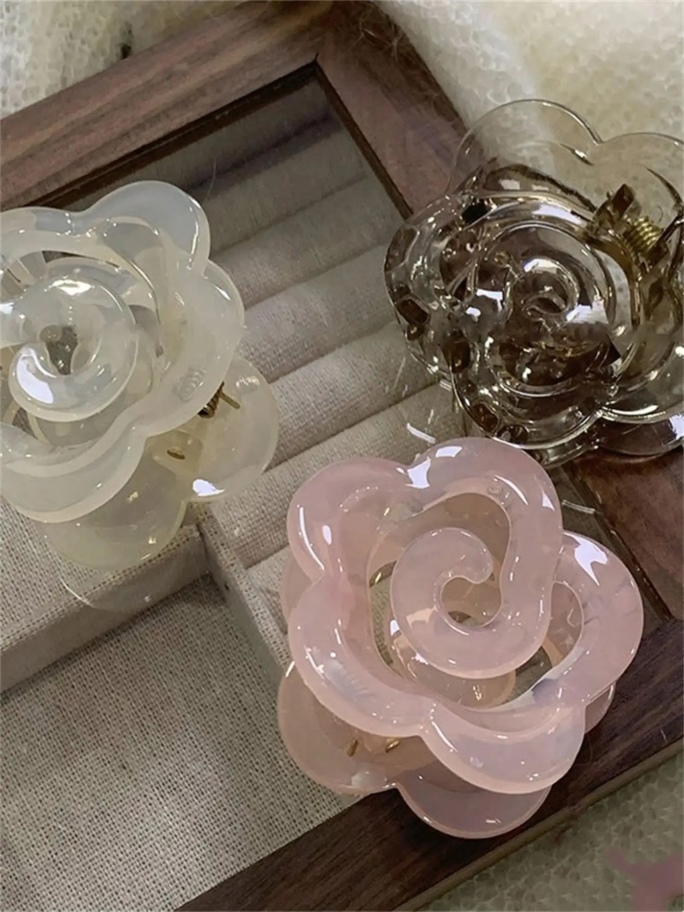 

3pcs Simple & Fashionable Sweet Jelly Floral Claw Clips Cute Valentine's Day Valentines Hair Claws Hair Clips Hair Jaw Clip Hair Clamps Hair Clutch Clip, Beach Accessories Flower Hair Clips Valentines Gift Summer Holiday Essential Hair Accessories