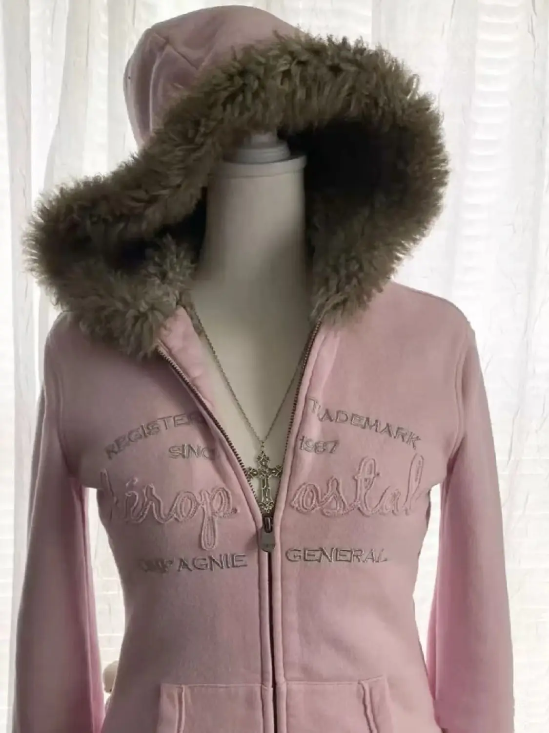 American retro new pink letter cardigan sweatshirt design with thick hood and plush collar, waist cinching zipper top jacket