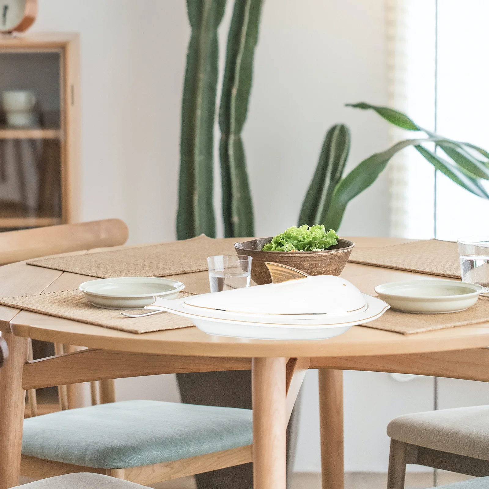 

1Set Ceramic Fish Serving Dish Gold Trim Decorative Plate Food Grade Material Smooth Surface Multipurpose for Restaurant Home