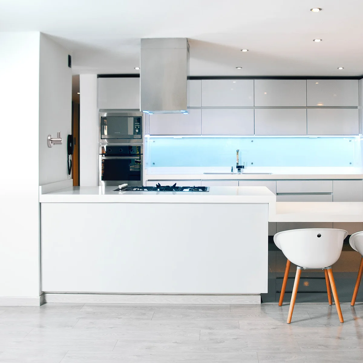 

1Pcs Stainless Steel Hooks Heavy Duty Wall Mounted Hangers Modern Design Silver Color for Kitchen Bathroom Home Decor