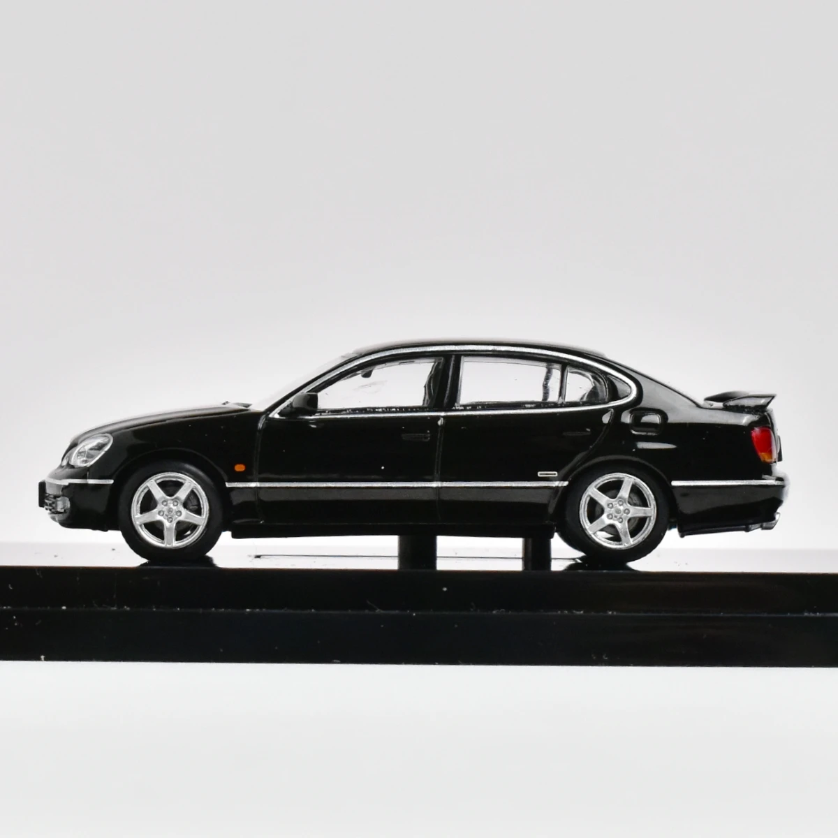 Hobby Japan 1:64 ARISTO V300 Diecast Model Car