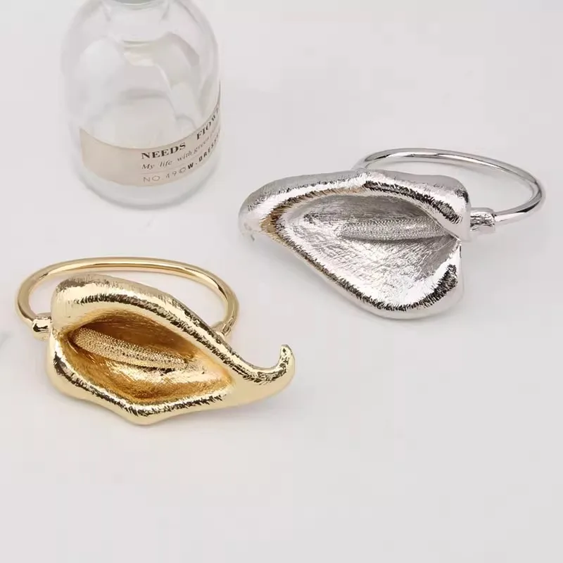 Exaggerated Metal Flower Adjustable Open Bracelet Bangles for Women Female Vintage Elegant Party Jewelry Show Accessories