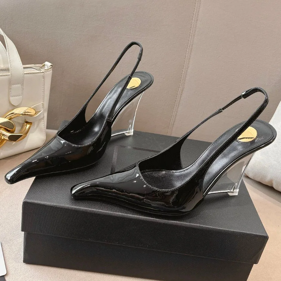 

Женские элегантные туфли-лодочки из лакированной кожи с острым носком и ремешком на пятке, на прозрачном танкетке, модные и сексуальные босоножки для банкетов