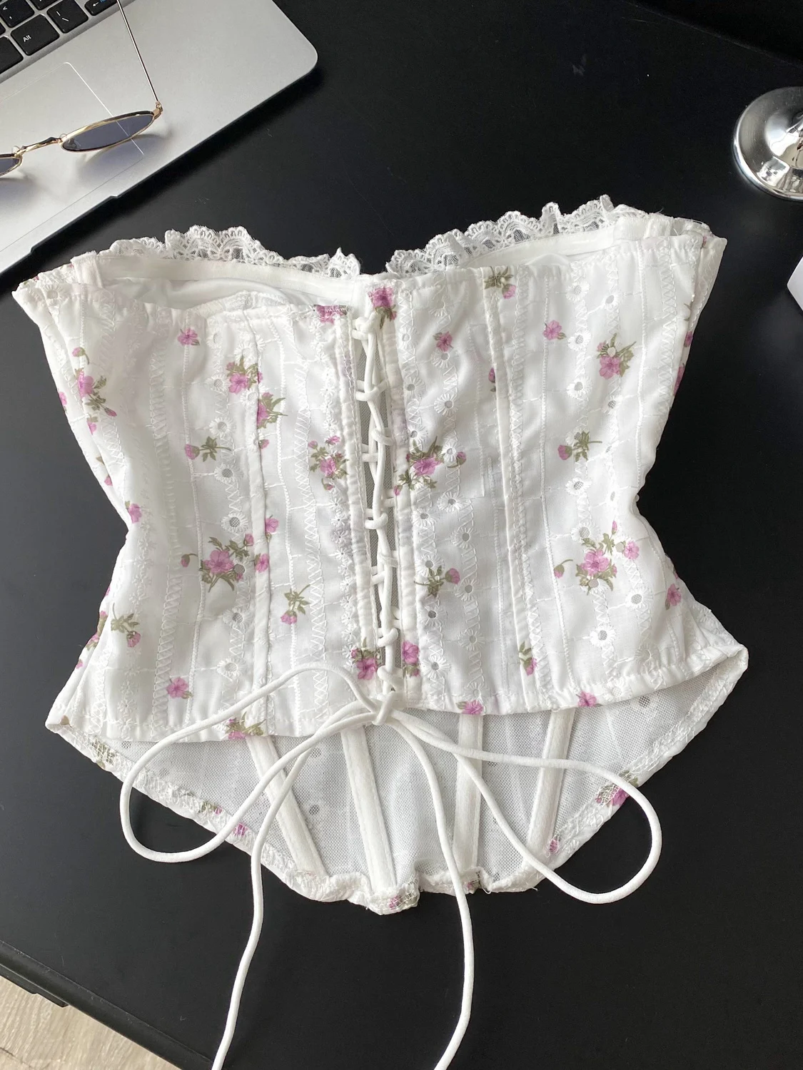 Sexy sleeveless hollow out Embroidered Tanks Top Corset Bustier Camis Chic Crop Top Women Party Sling Top Y2k