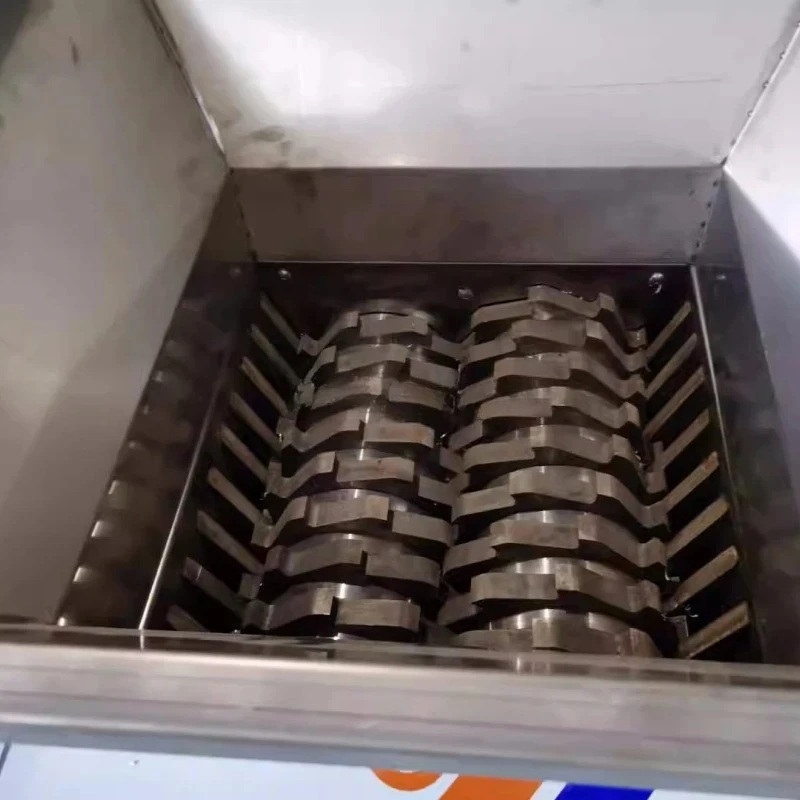Fully Automatic Stainless Steel Meat Bone Shredding And Crushing Machine Frozen Plate Beef Bone And Pig Skin Grinder Machine