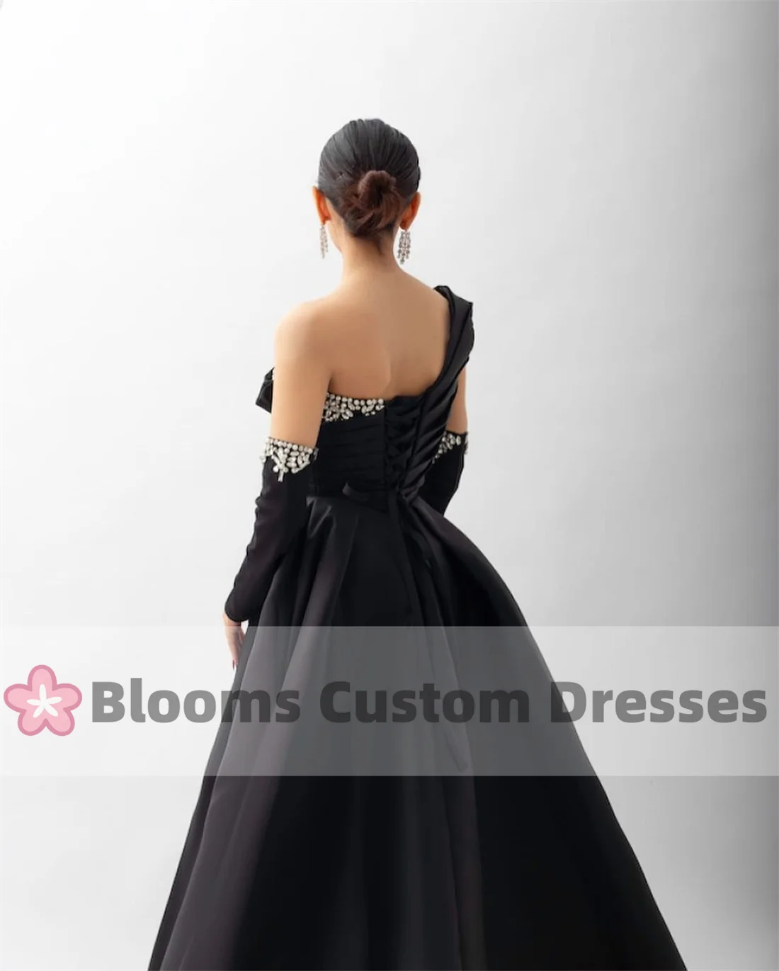 Blooms Customized One-Shoulder Pleated Black Satin Evening Dresses Crystal A-Line Prom Dress Long Sleeve Formal Occasion Gown