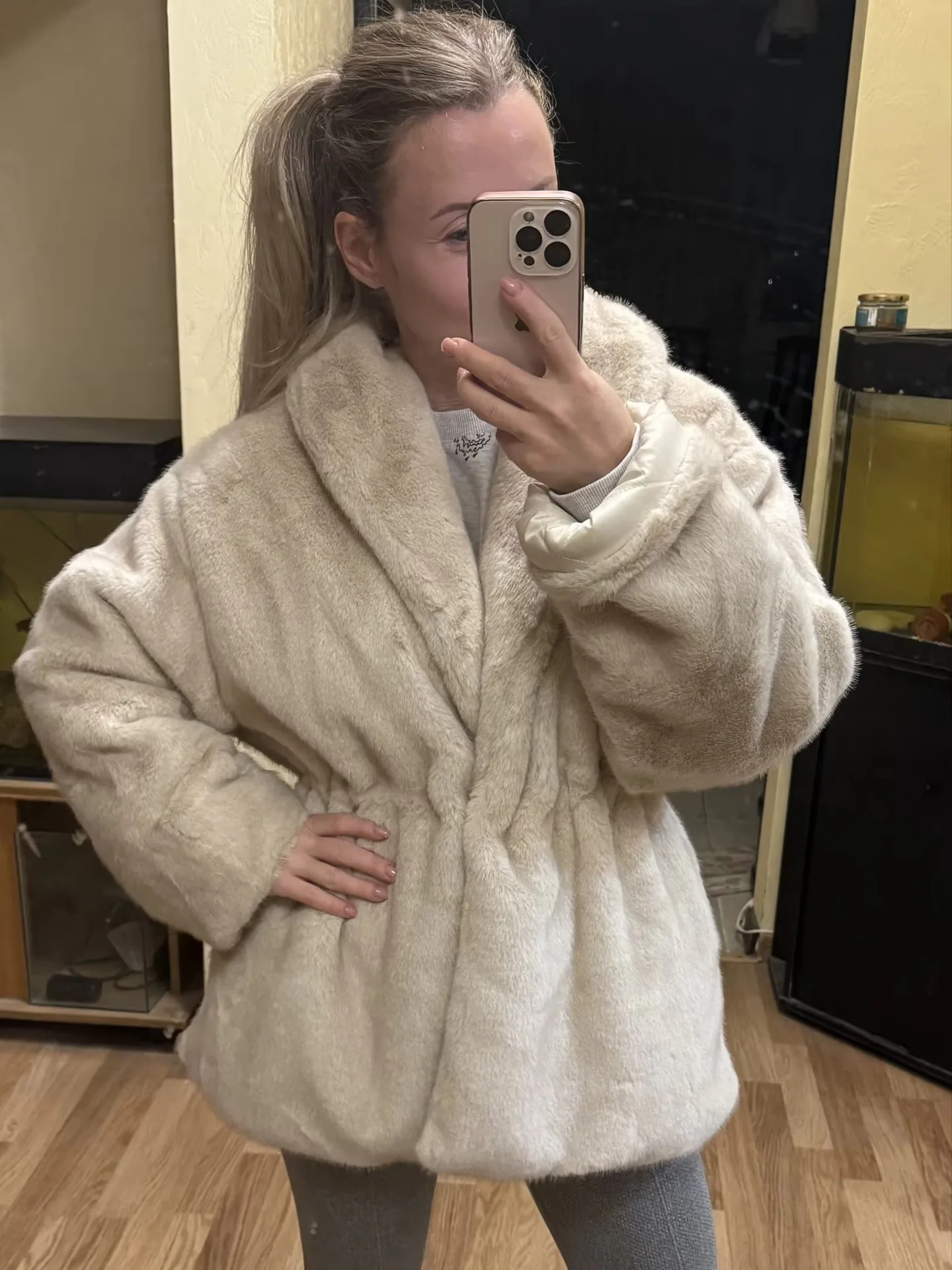 Laur 2026 Women Faux Fur Short Coat, Lapel Collar Drawstring Waist Warm Fuzzy Plush Jacket Winter Loose Outerwear for Ladies