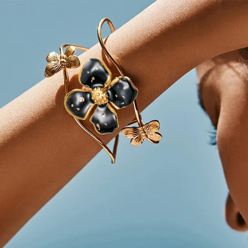 سوار زهور أسود للنساء ، مطلي بالذهب ، فولاذ مقاوم للصدأ ، إسورة مفتوحة ، مجوهرات أنيقة ، تصميم فريد وعصري ، هدايا الكفة
