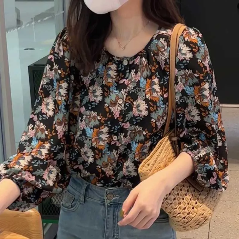 Fashion O-Neck Button Folds Printed Chiffon Shirts Women's Clothing 2024 Spring New Loose All-match Tops Casual Blouses