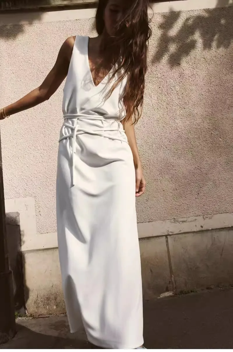 2024년 여름 신상 순백 분위기 롱 플리츠 스트랩 드레스 여성 패션 출근룩 스타일 V넥 반팔 가운