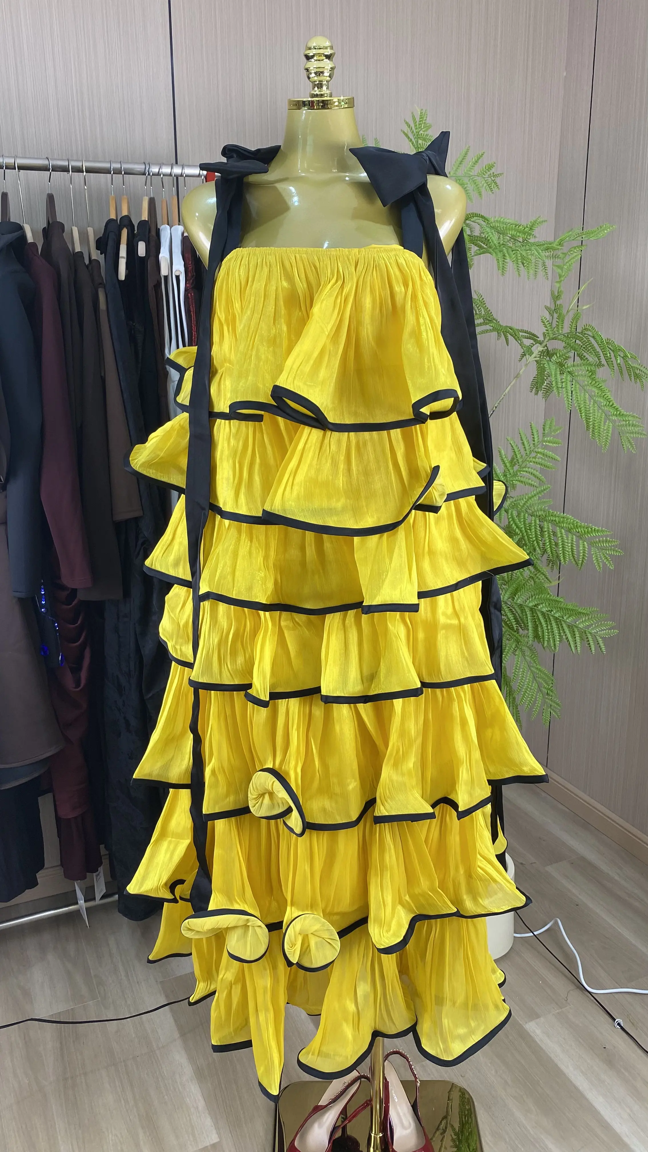 

2026 New Sleeveless Solid Color Wide Shoulder Strap Long Loose Ruffled Cake Dress-GZXX815