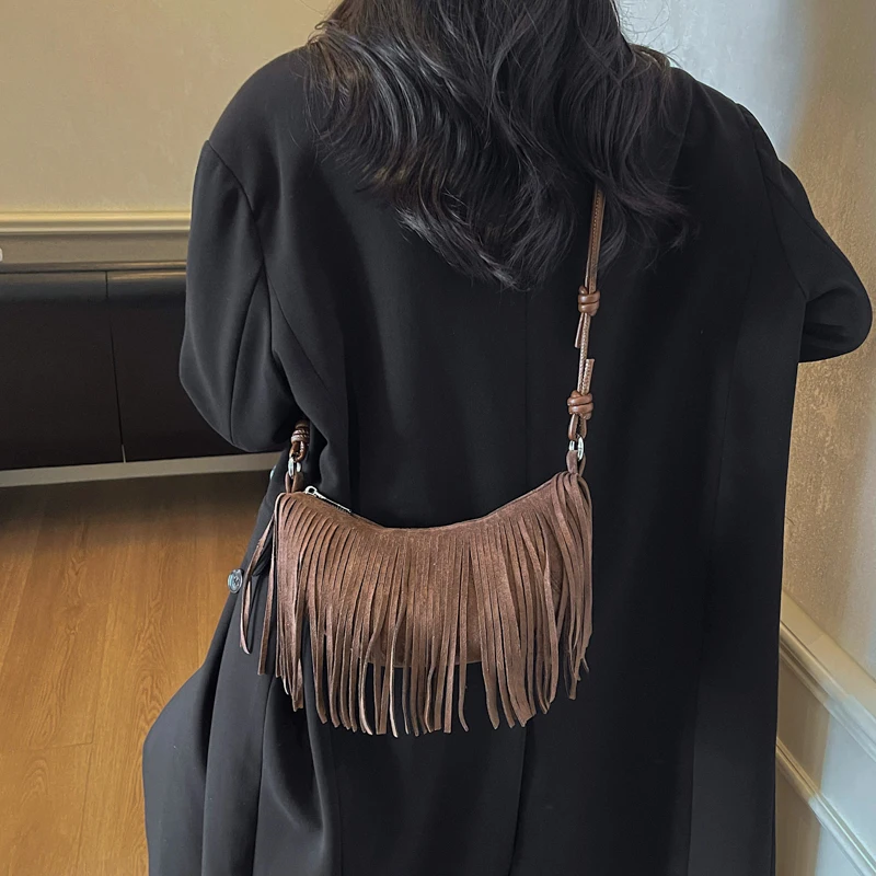 الجانب الأيسر تصميم فاسق نمط شرابة بولي PU حقائب كتف جلدية للنساء 2025 شرابات حقيبة كروسبودي جديدة الإناث ​ حقائب اليد الفاخرة