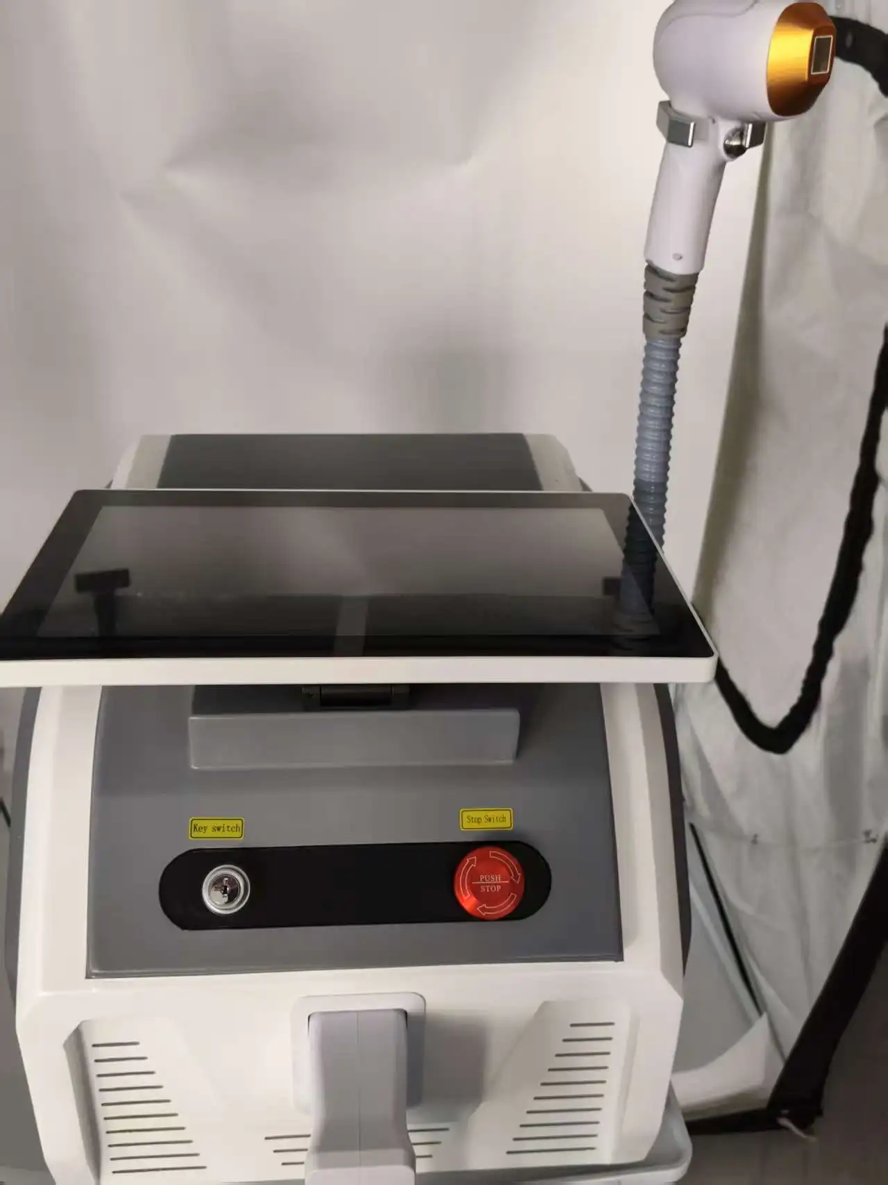 New Triple Wavelength 808nm Diode Laser Epilator With Ice Titanium Cooling Technology for Professional and Painless Hair Removal