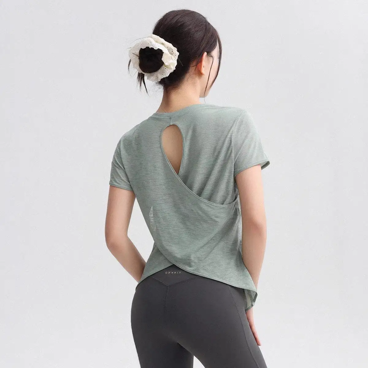 

Women's Yoga Outfit ort Sve T-irt Me Breathable Fitn Gym Sportswear Polyester Fiber Ladies Tight Fit T-irt
