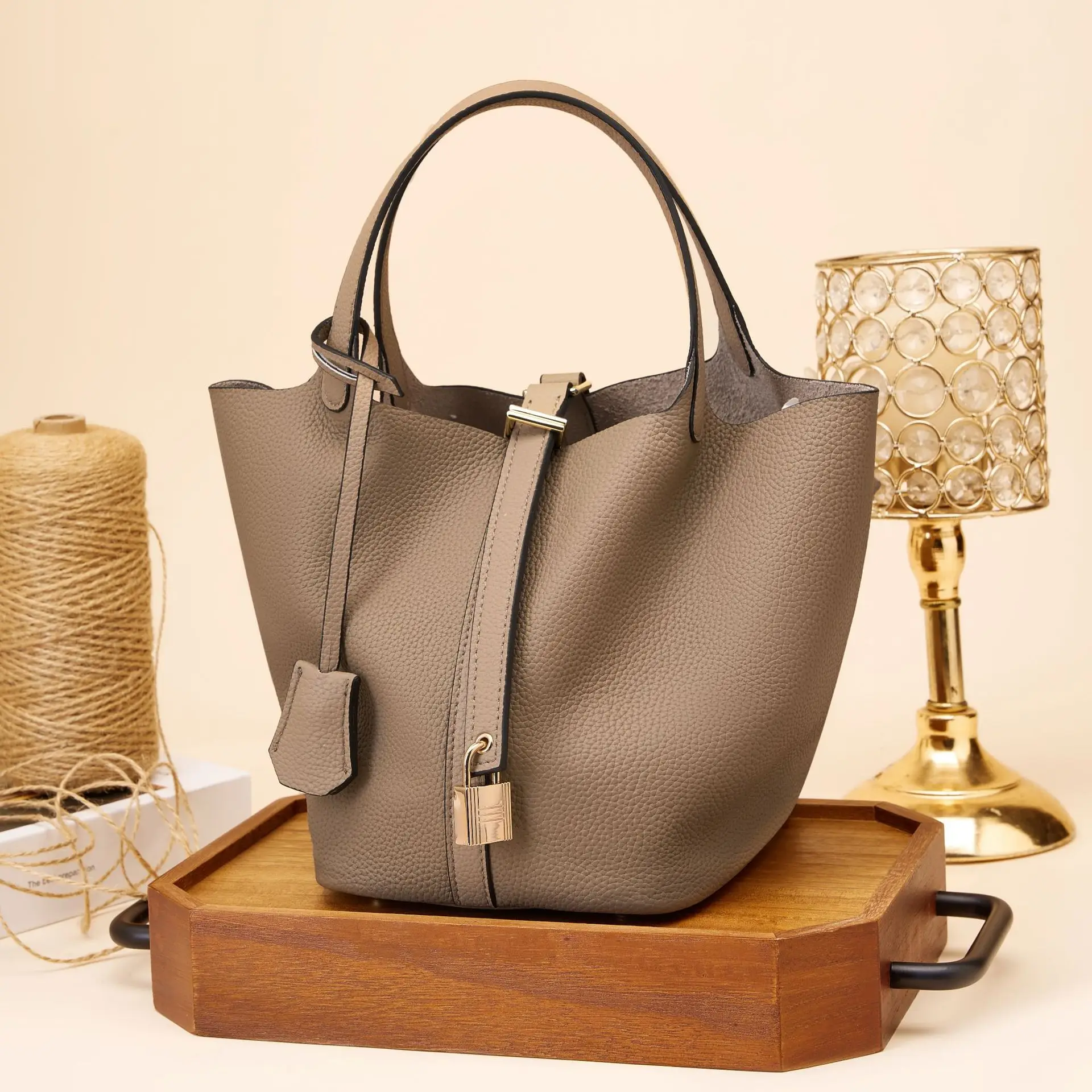 Spring new niche high-end bags 2024 new bags women\'s bucket bags handheld cabbage basket trend