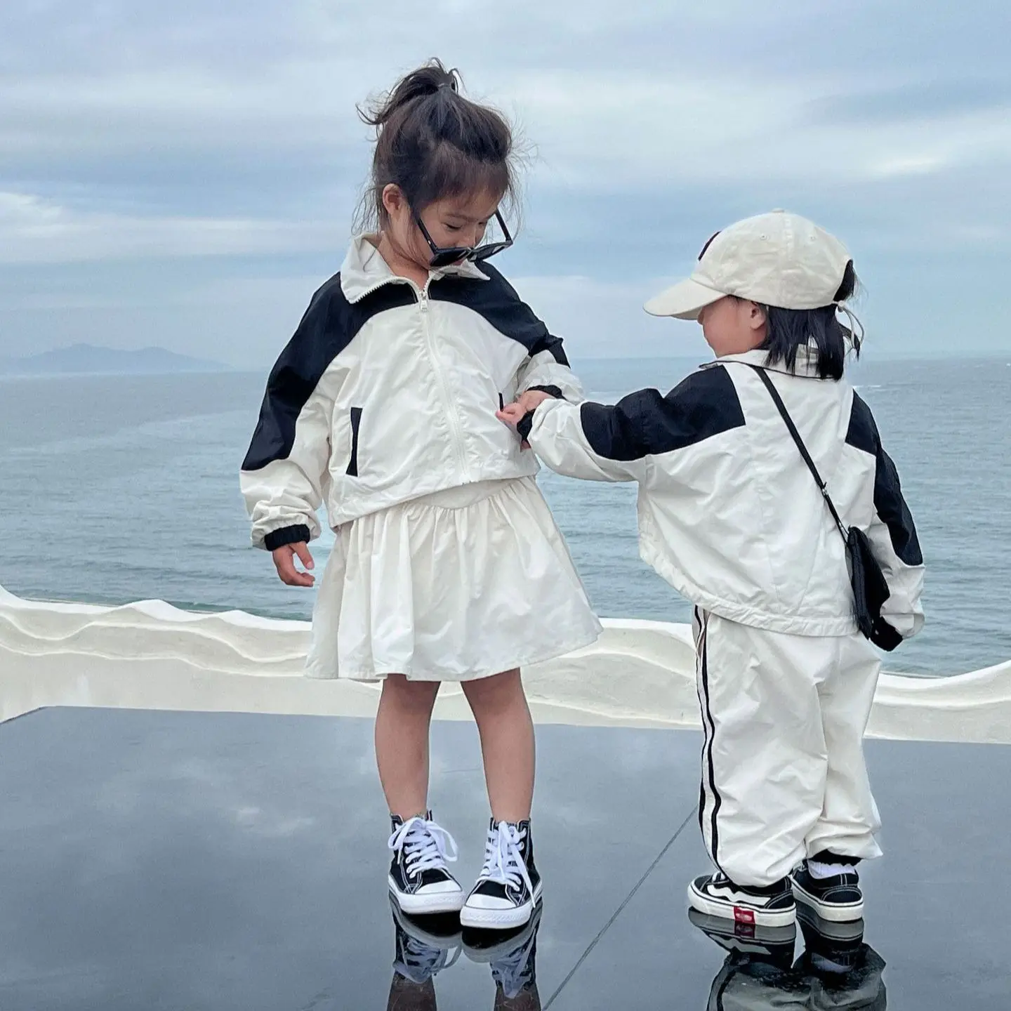 

2023 Summer Kids' Sportswear Set Casual Simple Black and White Spliced Girls' and Boys' Sportswear Set