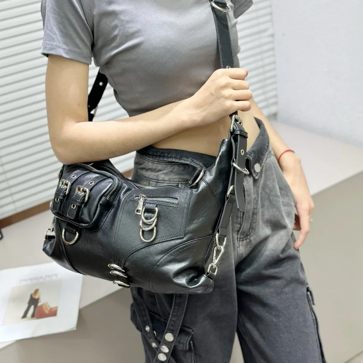 

Bowling Exquisite Spice Girl Bag Locomotive Messenger Small Bag 2025 New Pillow Bag Female Texture