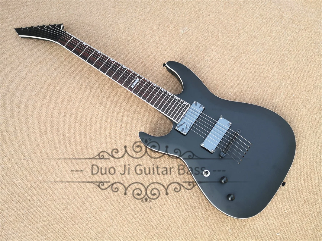 

Левосторонняя гитара, 7-струнная матовая черная гитара, набор из кленового грифа. Корпус из цельного дерева, фиксированный бридж, звукосниматели HH, черный тюнер.