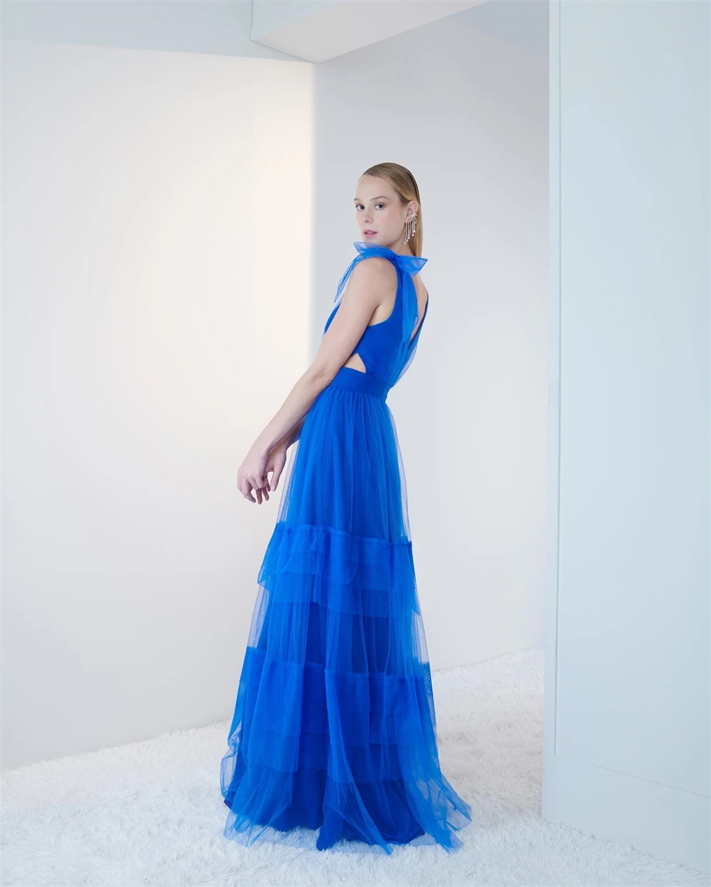 Customized Temperament Blue Tulle Evening Dress V-Neck Cap Sleeve Sleeveless Celebrity Gowns High Quality Bespoke Occasion Gowns