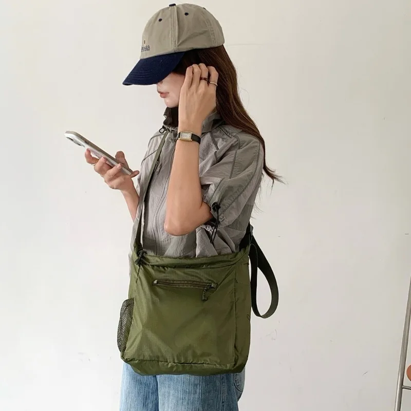 2026 Autumn/winter New Lightweight Nylon Crossbody Bag For Men And Women Outdoor Sports Waterproof Shoulder Bag Commuter