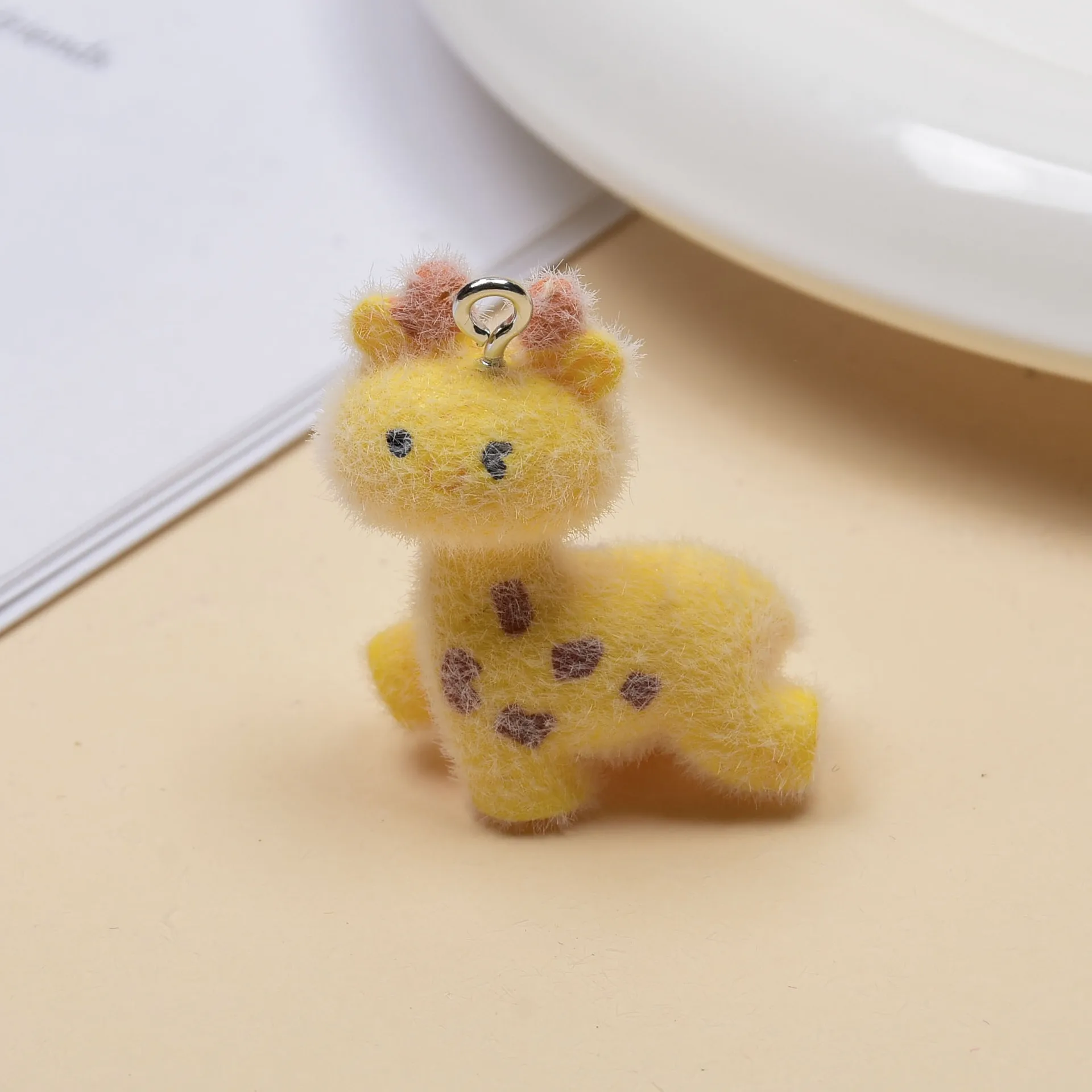 20pcs 3D Flocking resin giraffe Charms Cartoon animal Doll Pendant for necklace Keychains DIY crafts Jewelry Accessories