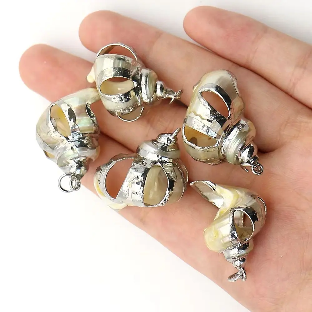 

5 Pcs Natural Conch Shell Cut-out Shape Pendant Electroplated Silver Edge Process Ocean Style Charms Accessory 17x28-21x30mm