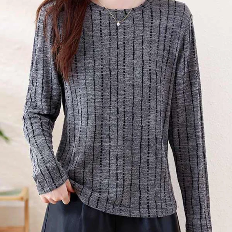 若者女性の Tシャツかわいい漫画学生秋冬女性服長袖エレガントな Tシャツ暖かいベースレイヤートップス新しい