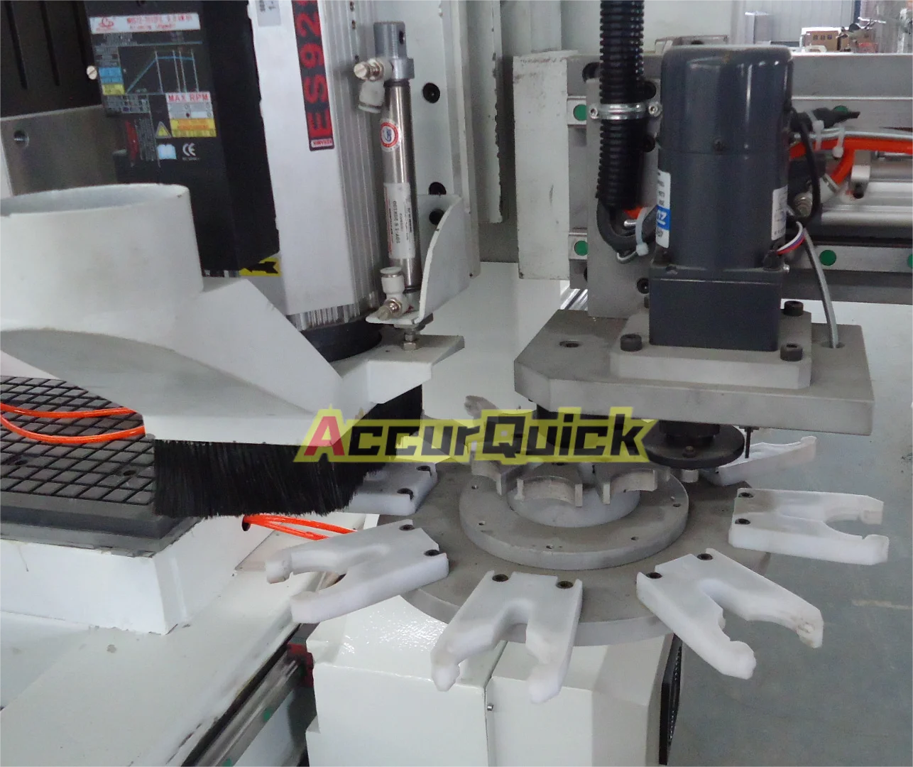 Centro de processamento de madeira resistente 9KW Roteador CNC MDF de madeira com sistema de troca automática de ferramentas