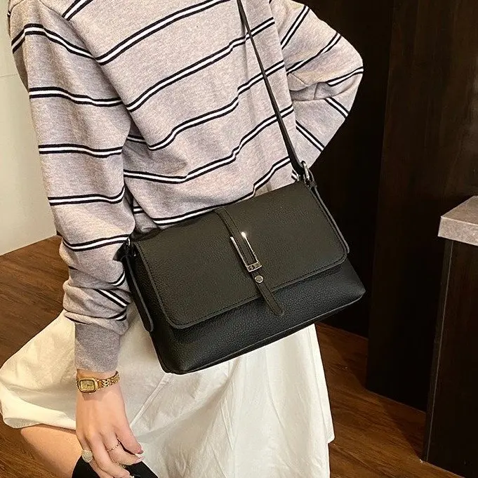 

2026 New High-end Women's Messenger Bag Retro Small Square Bag Fashion Shoulder Bag Versatile Casual Women's Bag