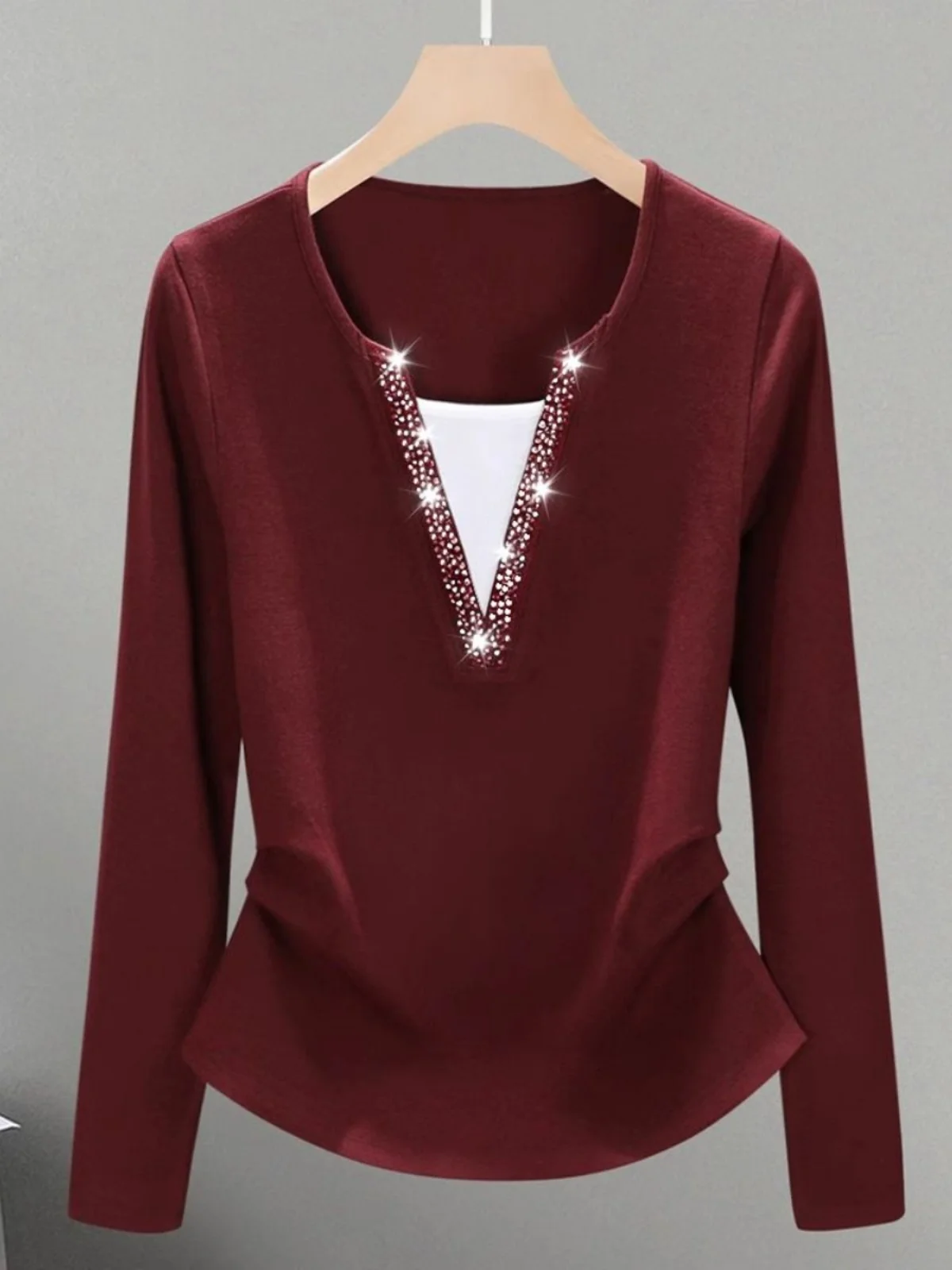 

Красная длинная футболка Све, женская футболка с тяжелыми стразами и V-образным вырезом, внутренняя одежда, облегающий топ, новинка 2025, модный дизайн