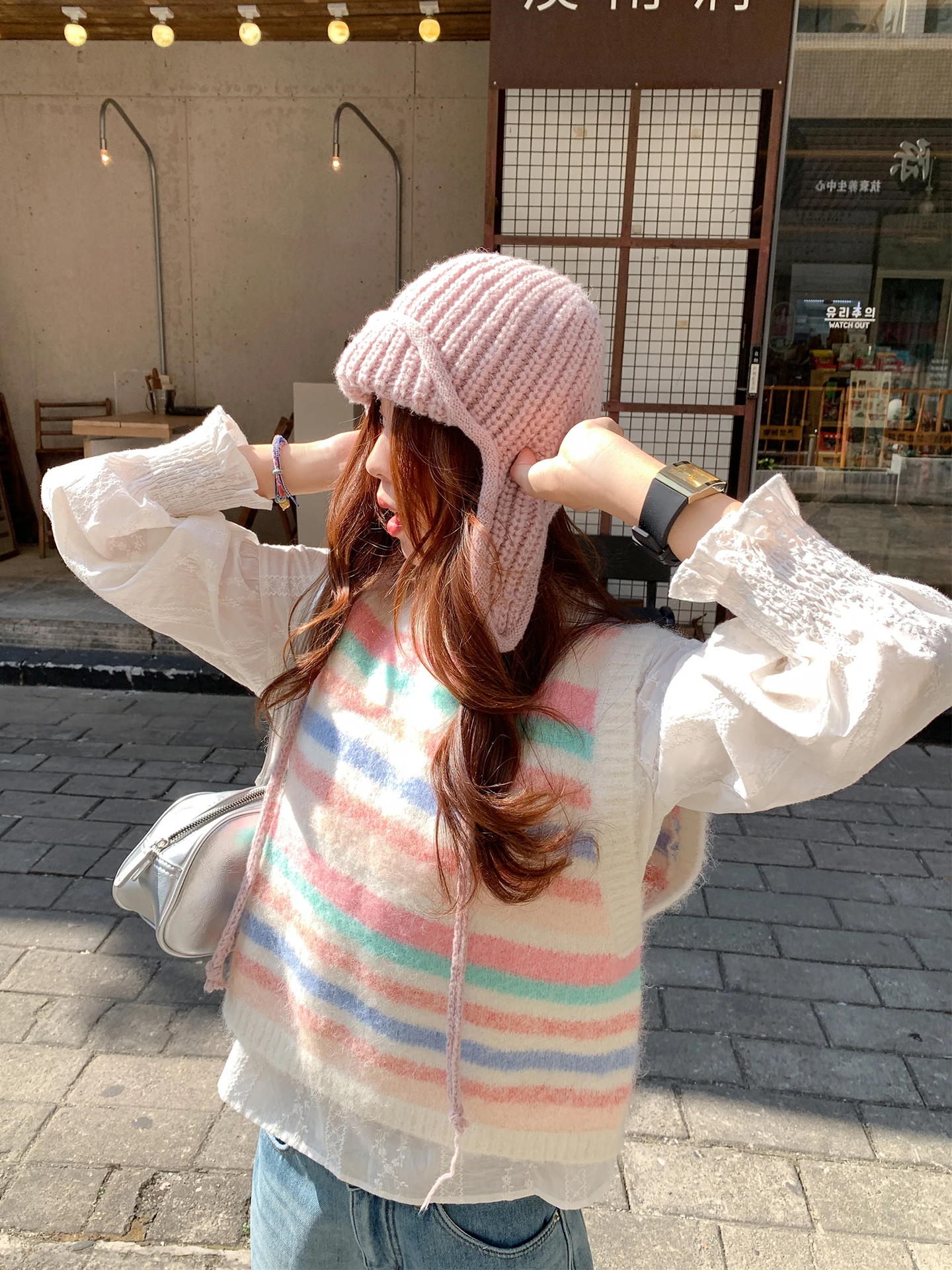 

Корейский женский вязаный жилет в полоску: теплый, повседневный, свободного кроя, для ношения как под одежду, так и поверх нее