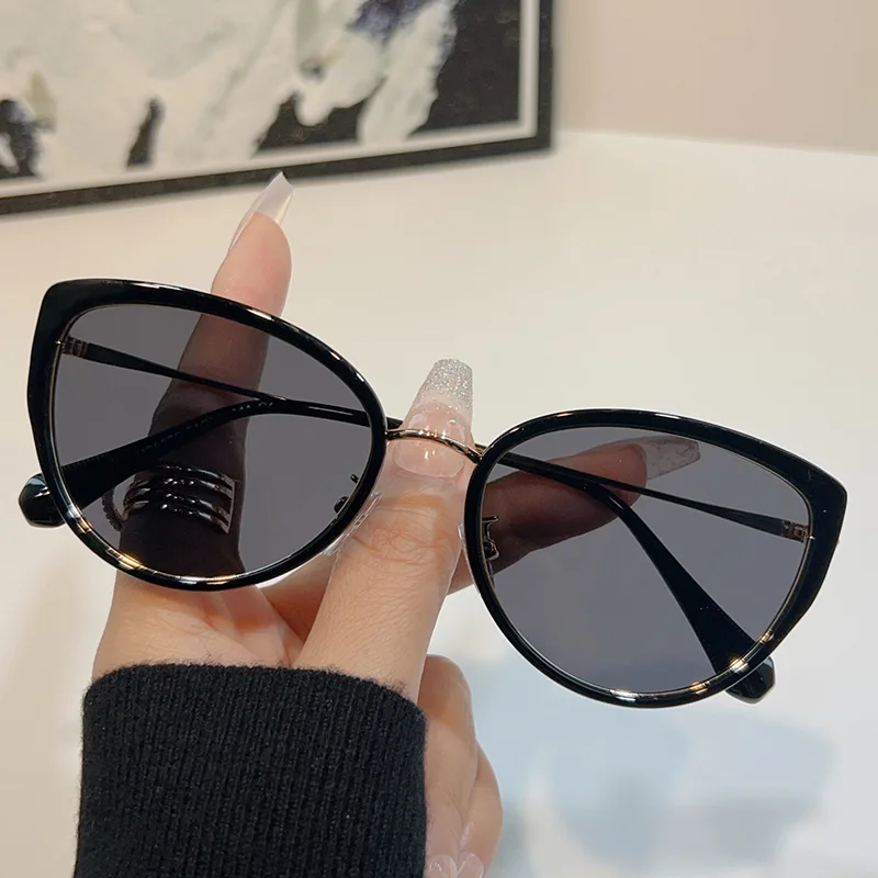 

Fashionable and Trendy Cool Cat Eye Sunglasses with Multi Color Luxury, Lightweight Polarized UV Resistant Women's Sunglasses