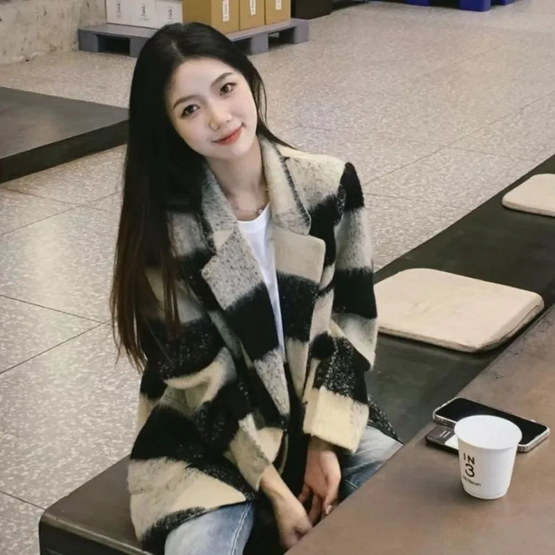 Retro Woolen Suit Jacket for Women's Autumn and Winter 2025 New Style Plaid High-end Loose Small Fragrant Style Coat Thickened