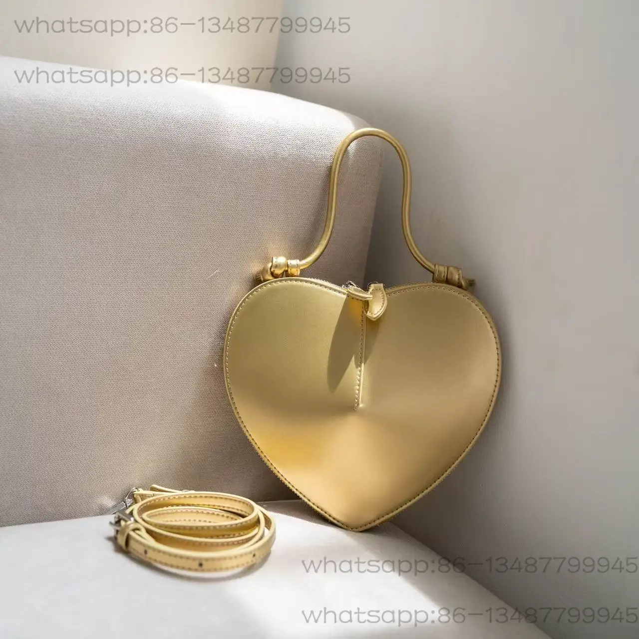 

2026 Latest Spring/Summer Collection, Genuine Leather Peach Heart Shoulder Bag, Heart Shaped Crossbody Bag, Exquisite Small Bag