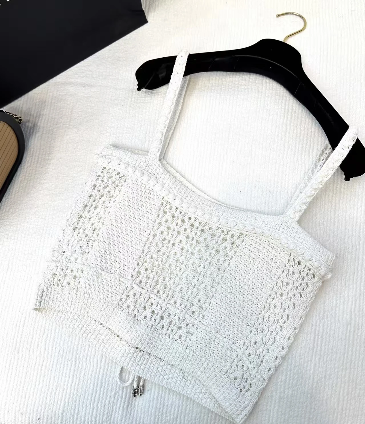

Новая белая ажурная майка на бретельках для весны и лета, высококачественный элегантный и модный женский топ 2026 года