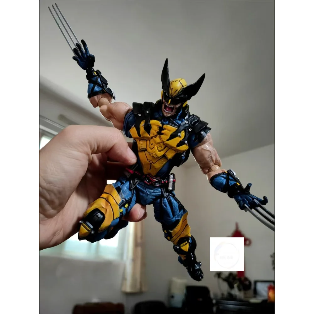 28cm Marvel Wolverine X-MEN Action Figure Ornaments Pvc Figure Animation Peripherals Ornament Desktop Display Birthday Gift Toys