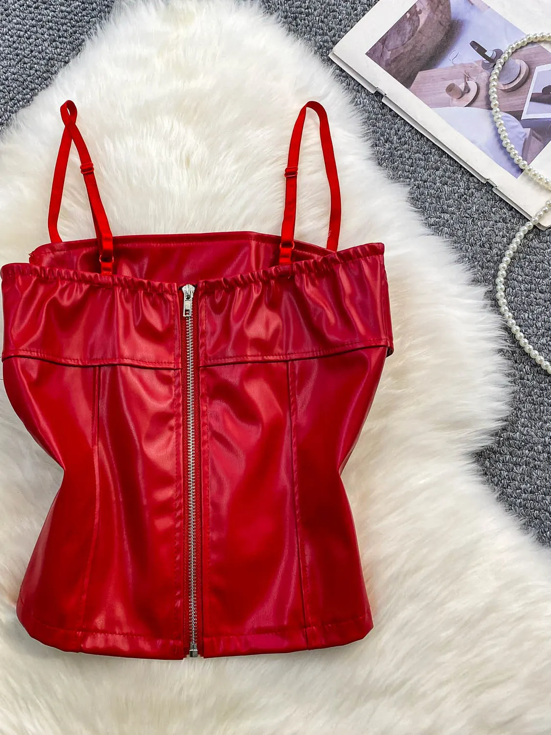 Top Cropped de Couro PU Sexy para Mulheres, Estilo Slimming com Cinto, Moda Casual Respirável para o Verão