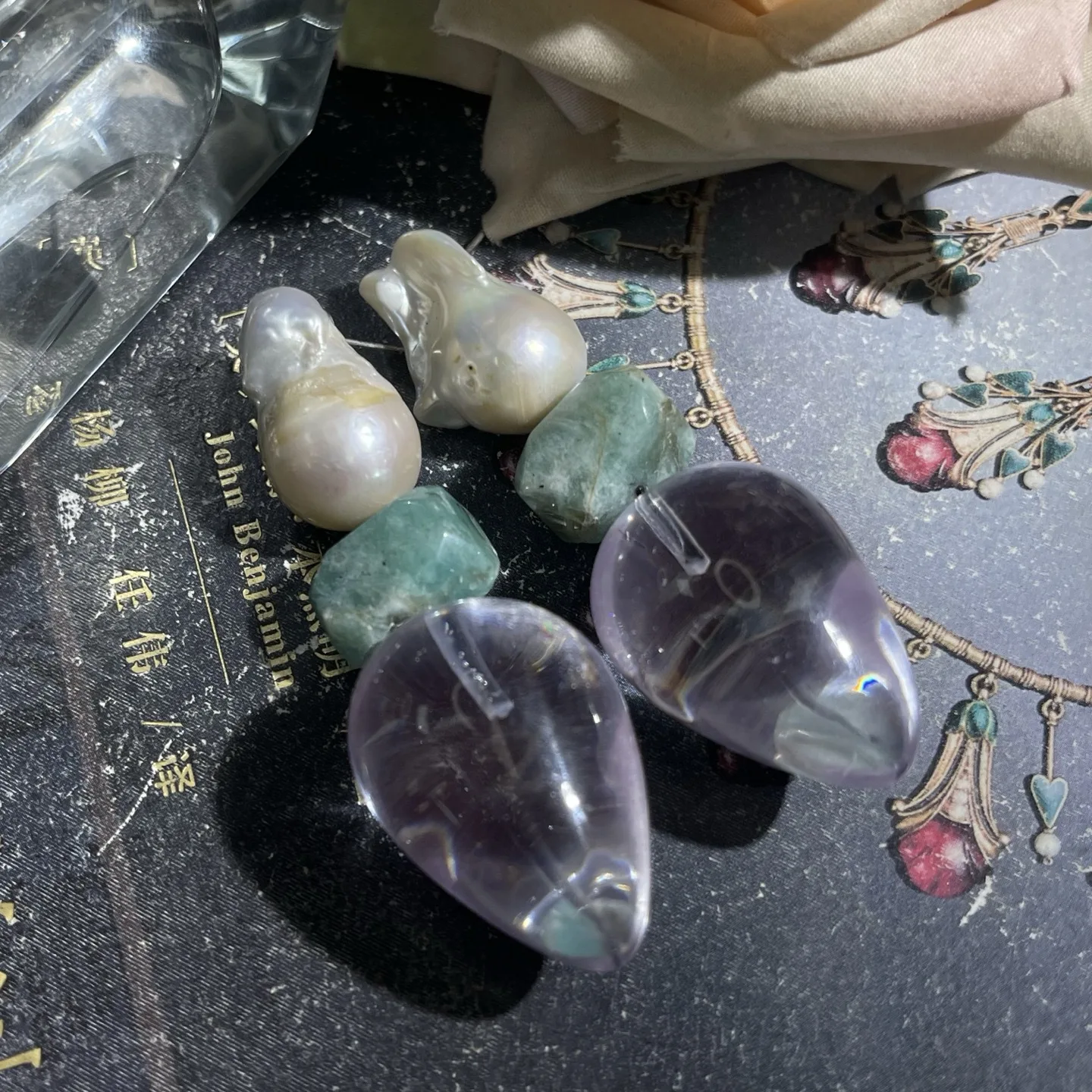 

Модные винтажные серьги с прозрачной смолой и жемчугом в стиле барокко для женщин и девушек, оптовая продажа.