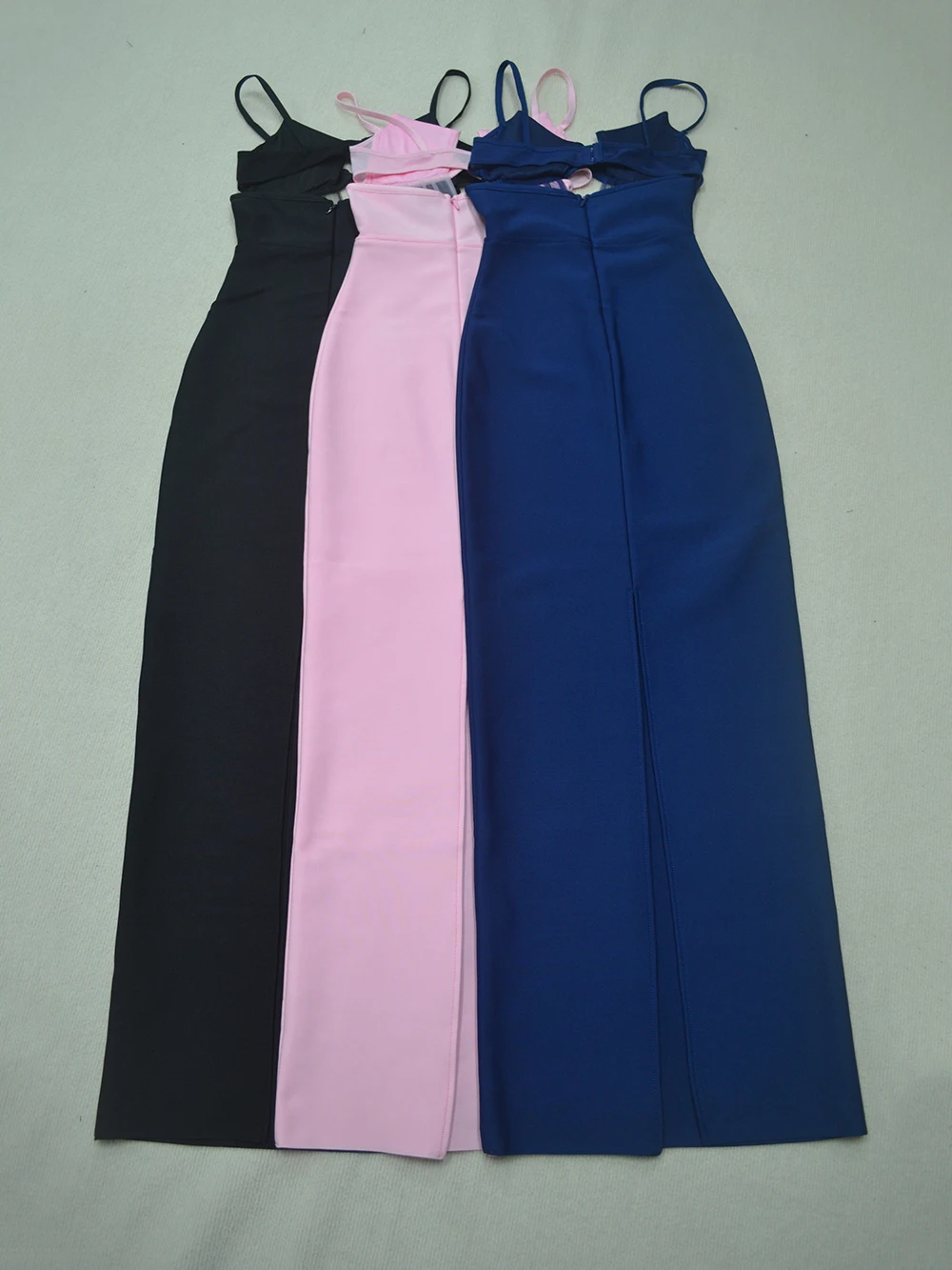 فستان نسائي عصري جديد لعام 2025 بفتحة رقبة شكل v عميقة مثير بحمالات على الورك معانقة بقصة ضيقة بدون أكمام فستان مرقع #6