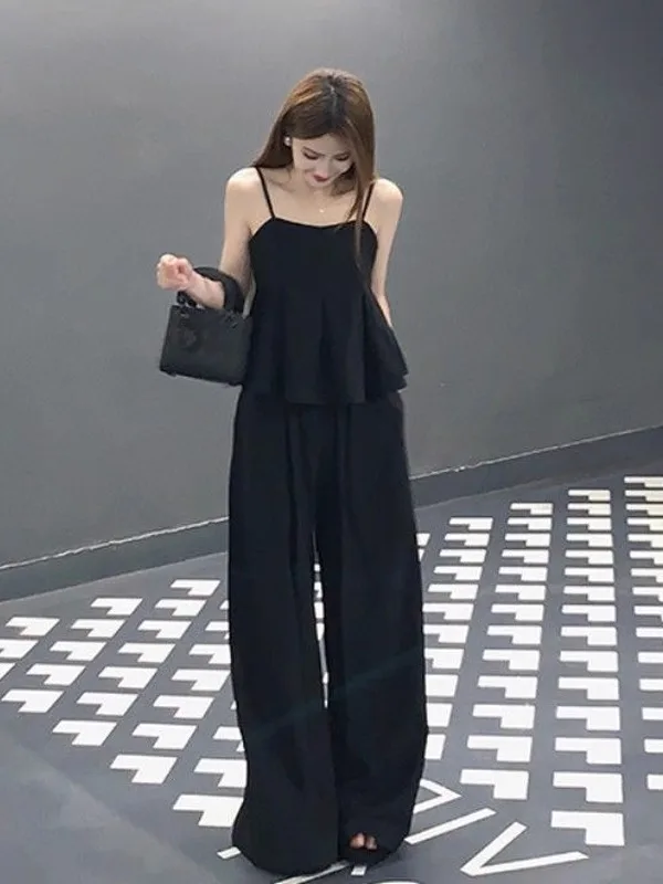 ชุดเสื้อสายเดี่ยวเรียบง่ายและกางเกงขายาวทรงกว้างสำหรับผู้หญิง สไตล์ลำลอง ผ้าพลิ้ว ช่วงเอวเข้ารูป แฟชั่นฤดูร้อน 2025