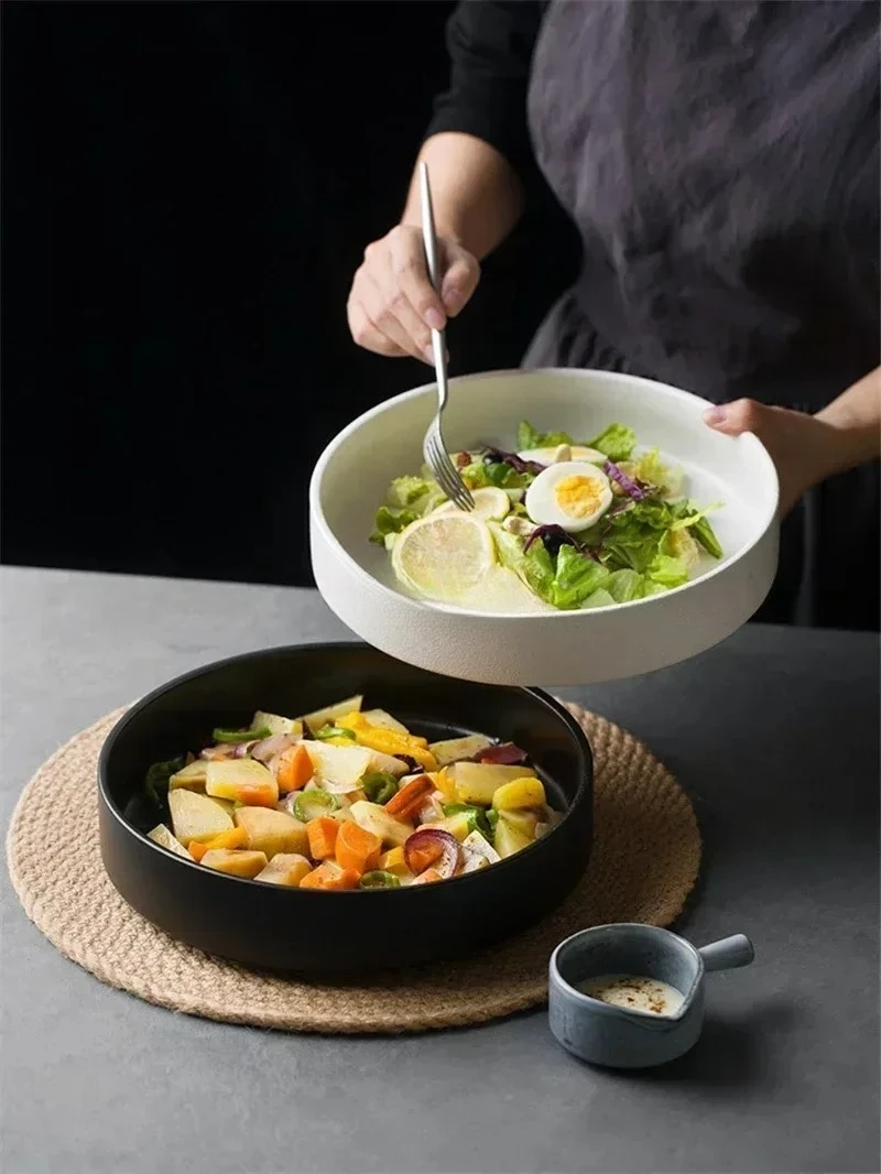Simple black and white deep soup plate Western dish round dish salad plates frosted ceramic large baked plate household dishes