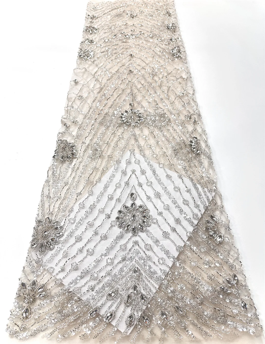 

2025 Latest African French Nigerian High End Tulle Lace Fabric With Beads Sequins Stones for Party Bride Wedding Sewing Dresses