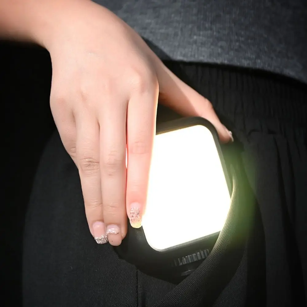 Luce di riempimento per selfie portatile Illuminazione fotografica a tre colori RGB regolabile con morsetto Luce video a LED portatile Streaming live