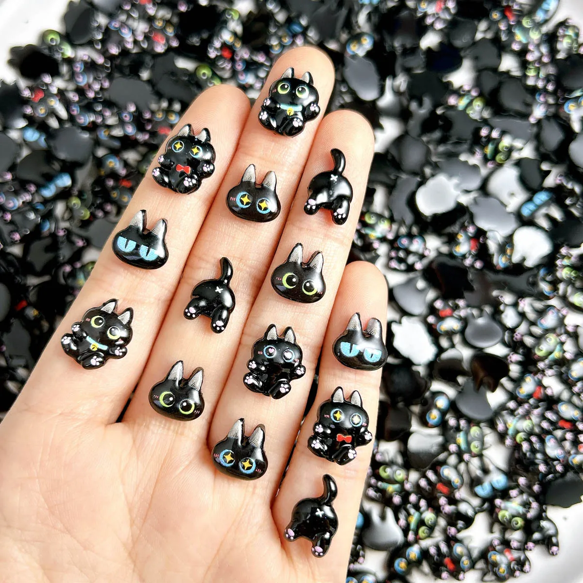 30 Uds. De decoraciones artísticas para uñas de resina de gato negro Kawaii de dibujos animados, expresiones divertidas y luminosas creativas, dijes para uñas de gato, horquilla DIY para uñas