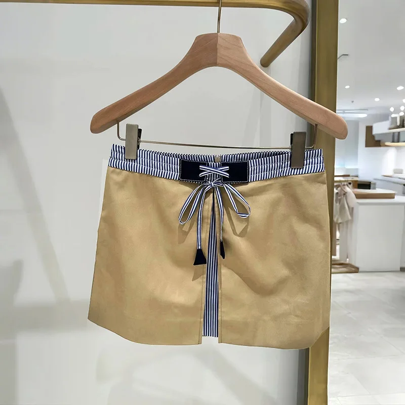 

Эксклюзивная летняя мода 2025 года, полосатая лоскутная короткая юбка трапециевидной формы с ремешками